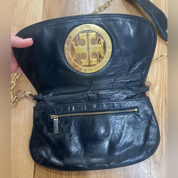 TORY BURCH women’s black leather shoulder bag with gold buckle - Picture 3 of 9